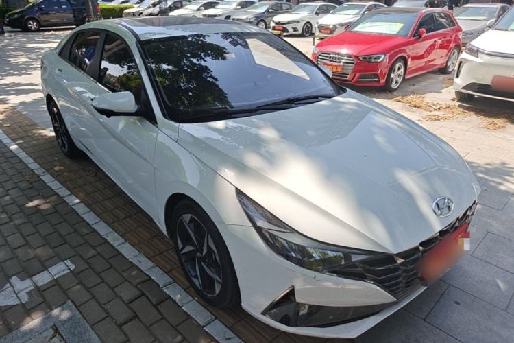 Used Hyundai Elantra 2022 1.5L CVT GLX Elite Edition Front Right 45 Deg