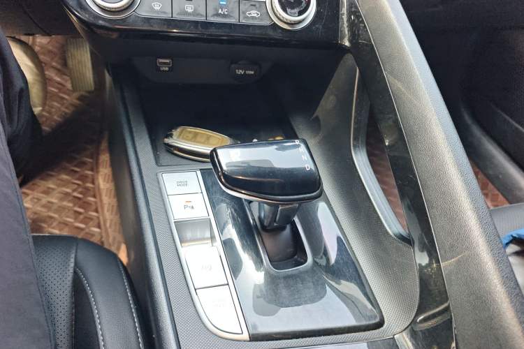 Used Hyundai Elantra 2022 1.5L CVT GLX Elite Edition Gear Lever