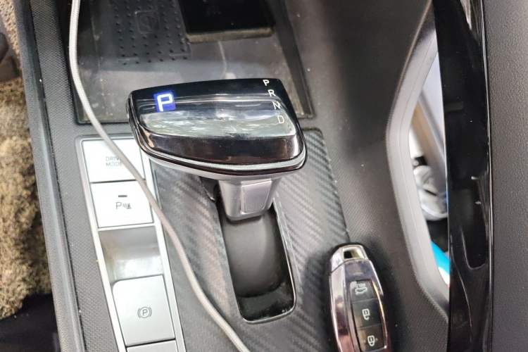 Used Hyundai Elantra 2022 1.5L CVT LUX Prestige Edition Gear Lever