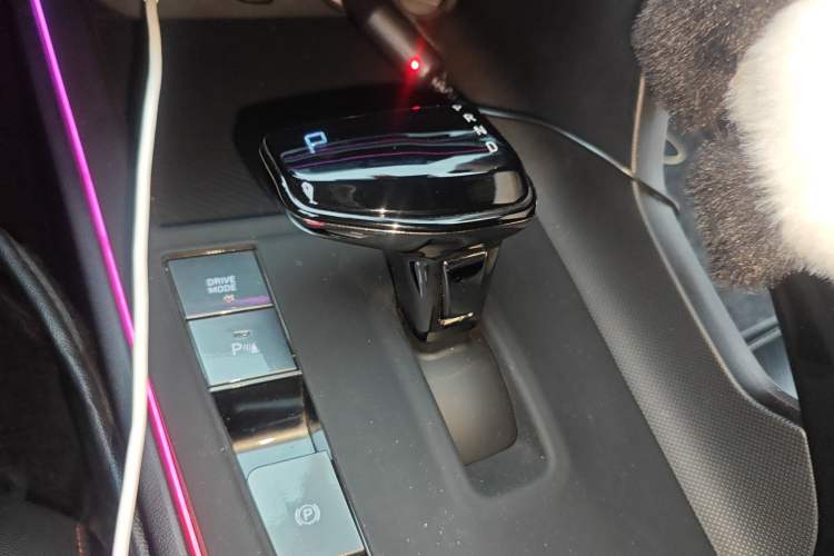 Used Hyundai Elantra 2022 240TGDi DCT LUX Prestige Edition Gear Lever