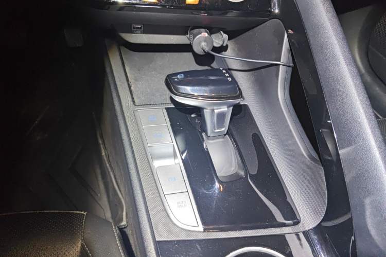 Used Hyundai Elantra 2022 1.5L CVT GLX Elite Edition Gear Lever