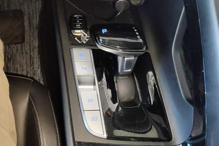 Used Hyundai Elantra 2022 1.5L CVT GLX Elite Edition Gear Lever