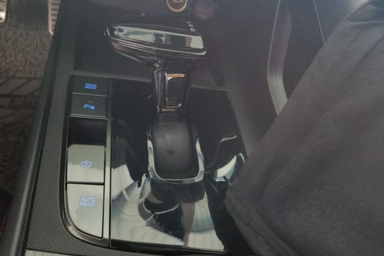 Used Hyundai Elantra 2022 240TGDi DCT LUX Prestige Edition Gear Lever