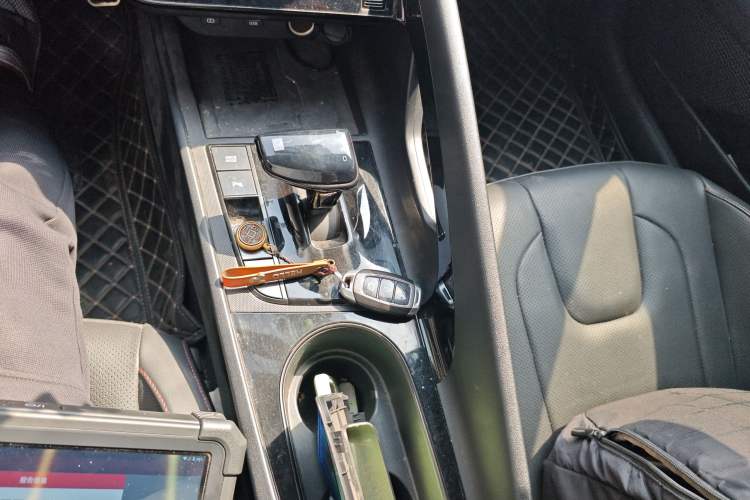 Used Hyundai Elantra 2022 240TGDi DCT LUX Prestige Edition Gear Lever