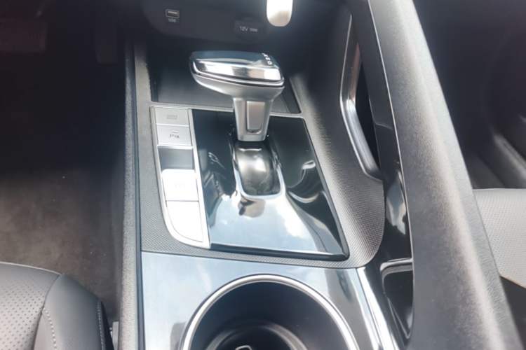 Used Hyundai Elantra 2022 1.5L CVT GLX Elite Edition Gear Lever