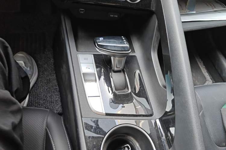 Used Hyundai Elantra 2022 1.5L CVT GLX Elite Edition Gear Lever