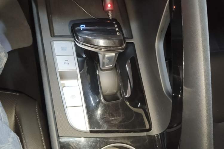 Used Hyundai Elantra 2022 1.5L CVT GLX Elite Edition Gear Lever