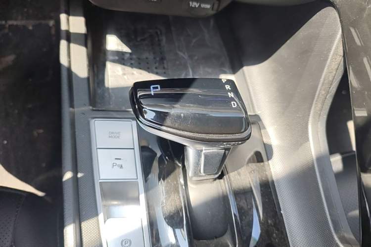 Used Hyundai Elantra 2022 1.5L CVT LUX Prestige Edition Gear Lever