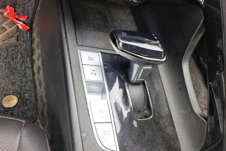 Used Hyundai Elantra 2022 1.5L CVT LUX Prestige Edition Gear Lever