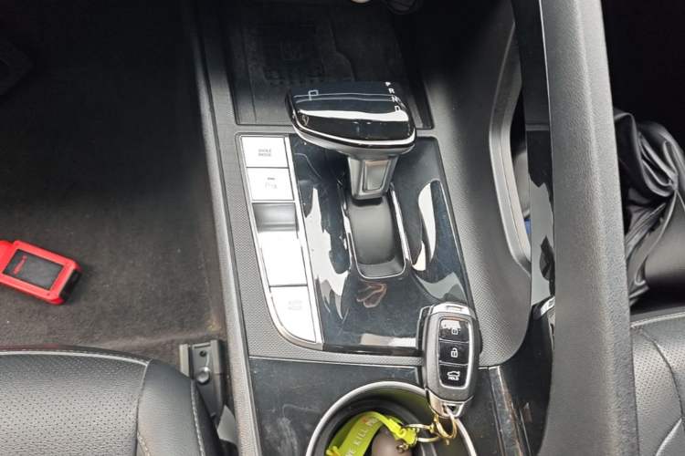 Used Hyundai Elantra 2022 1.5L CVT LUX Prestige Edition Gear Lever