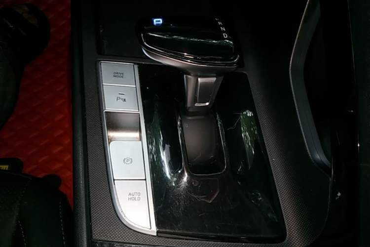 Used Hyundai Elantra 2022 1.5L CVT GLX Elite Edition Gear Lever