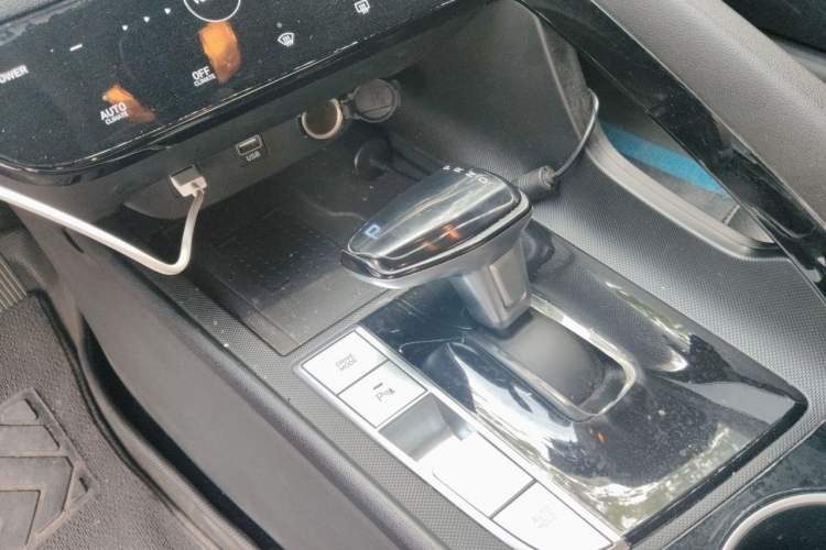 Used Hyundai Elantra 2022 1.5L CVT LUX Prestige Edition Gear Lever