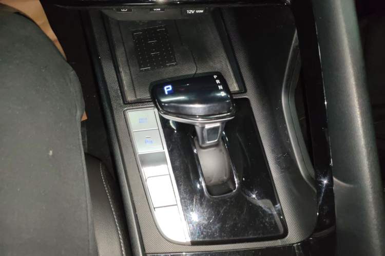 Used Hyundai Elantra 2022 1.5L CVT LUX Prestige Edition Gear Lever