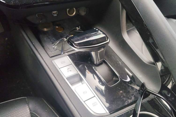 Used Hyundai Elantra 2022 1.5L CVT LUX Prestige Edition Gear Lever