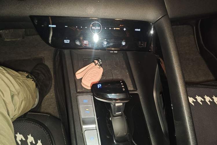 Used Hyundai Elantra 2022 1.5L CVT LUX Prestige Edition Gear Lever