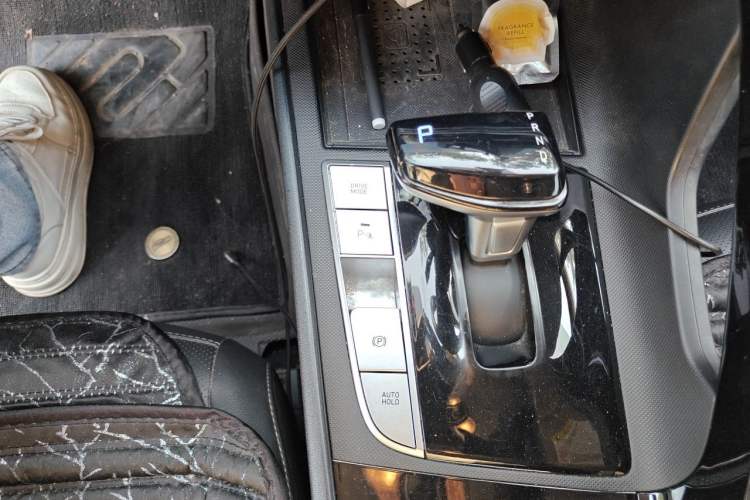 Used Hyundai Elantra 2022 1.5L CVT LUX Prestige Edition Gear Lever