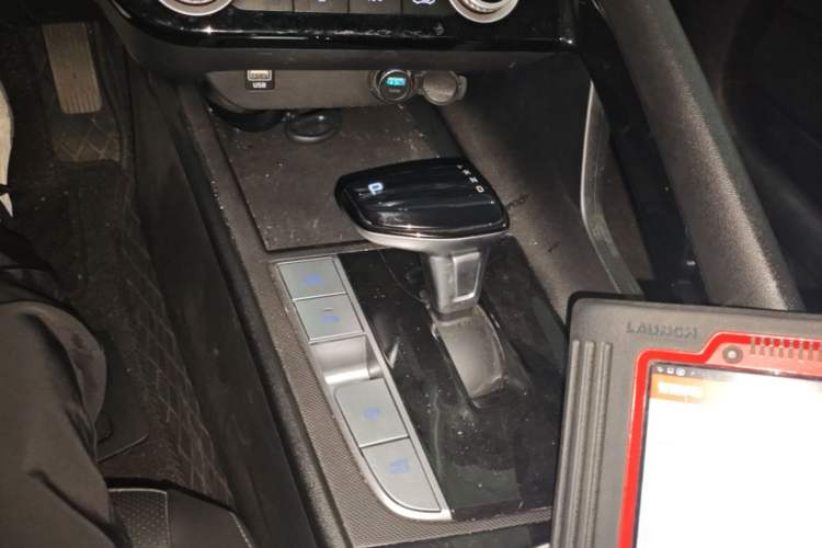 Used Hyundai Elantra 2022 1.5L CVT GLX Elite Edition Gear Lever