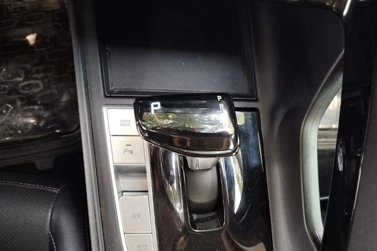 Used Hyundai Elantra 2022 1.5L CVT GLX Elite Edition Gear Lever