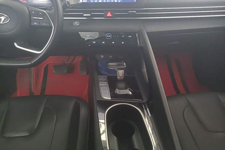 Used Hyundai Elantra 2022 1.5L CVT LUX Prestige Edition Gear Lever