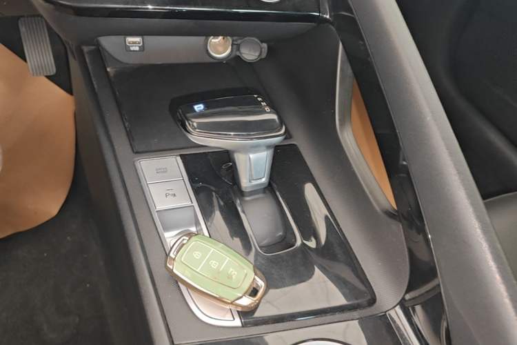 Used Hyundai Elantra 2022 1.5L CVT GLX Elite Edition Gear Lever