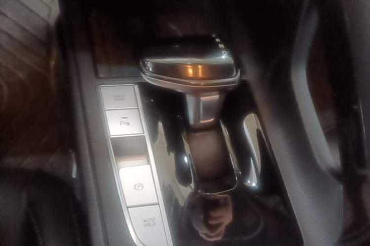 Used Hyundai Elantra 2022 1.5L CVT LUX Prestige Edition Gear Lever