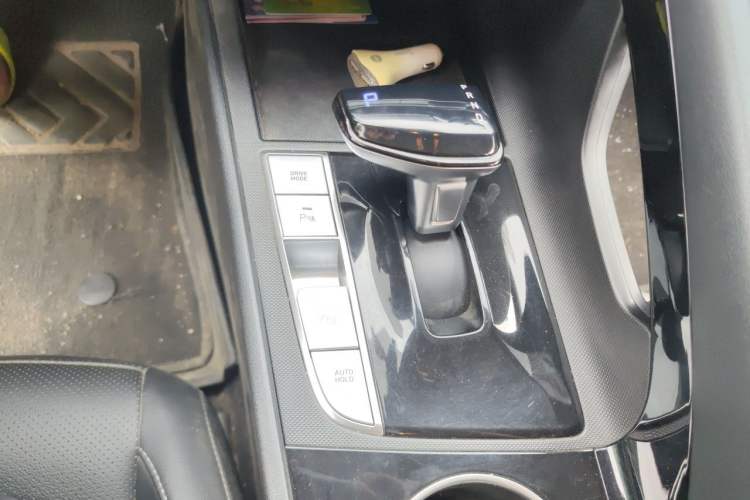 Used Hyundai Elantra 2022 1.5L CVT GLX Elite Edition Gear Lever