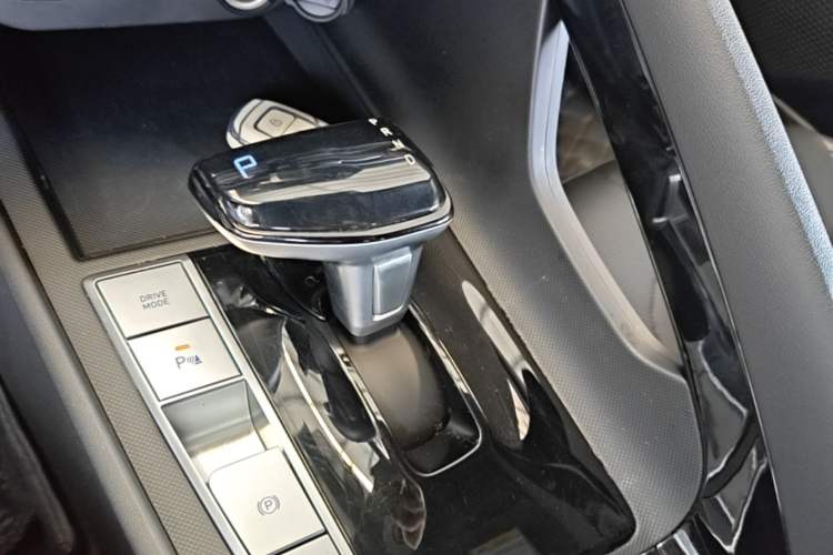 Used Hyundai Elantra 2022 1.5L CVT 20th Anniversary Edition Gear Lever