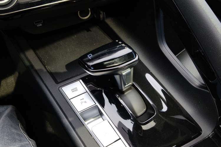 Used Hyundai Elantra 2022 1.5L CVT GLX Elite Edition Gear Lever