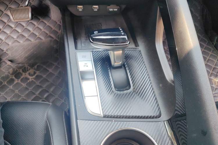 Used Hyundai Elantra 2022 1.5L CVT LUX Prestige Edition Gear Lever