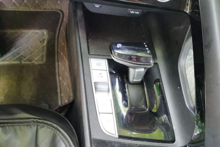 Used Hyundai Elantra 2022 1.5L CVT GLX Elite Edition Gear Lever