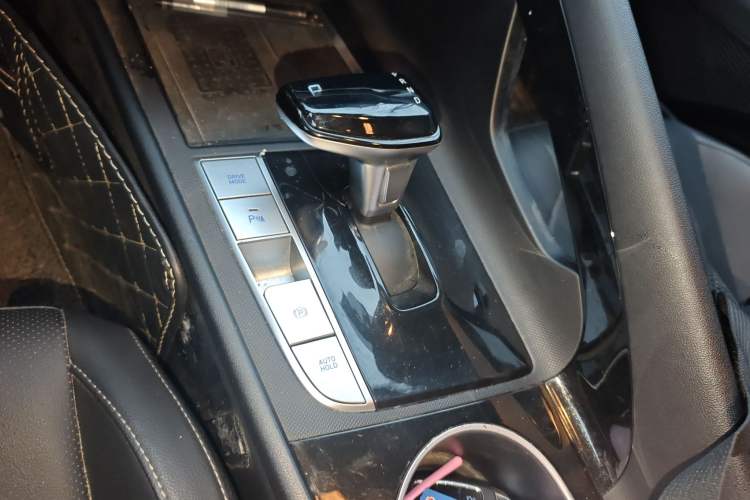 Used Hyundai Elantra 2022 1.5L CVT LUX Prestige Edition Gear Lever
