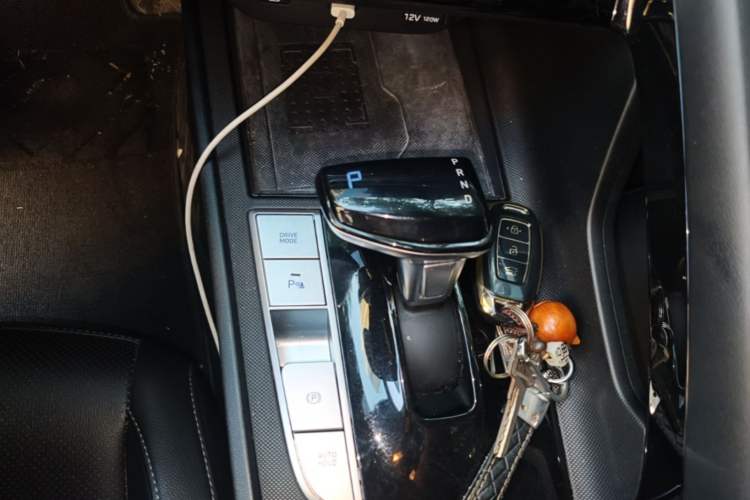Used Hyundai Elantra 2022 1.5L CVT LUX Prestige Edition Gear Lever
