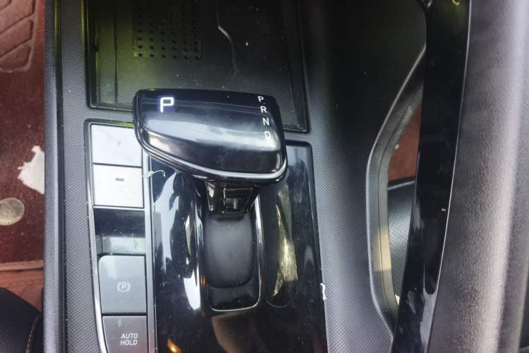 Used Hyundai Elantra 2022 240TGDi DCT LUX Prestige Edition Gear Lever
