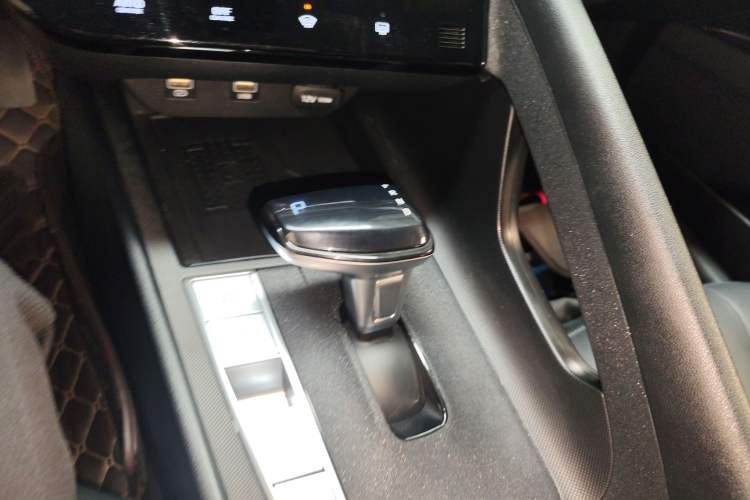 Used Hyundai Elantra 2022 1.5L CVT LUX Prestige Edition Gear Lever
