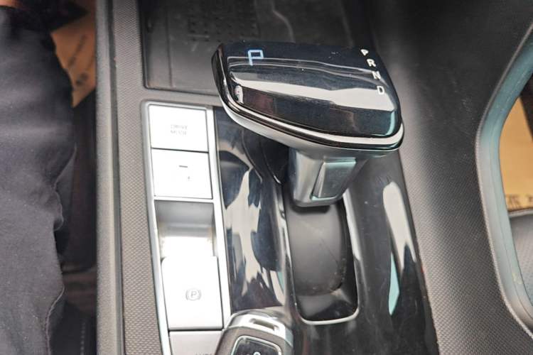 Used Hyundai Elantra 2022 1.5L CVT LUX Prestige Edition Gear Lever
