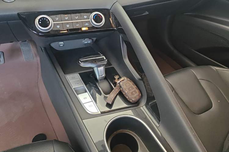 Used Hyundai Elantra 2022 1.5L CVT GLX Elite Edition Gear Lever