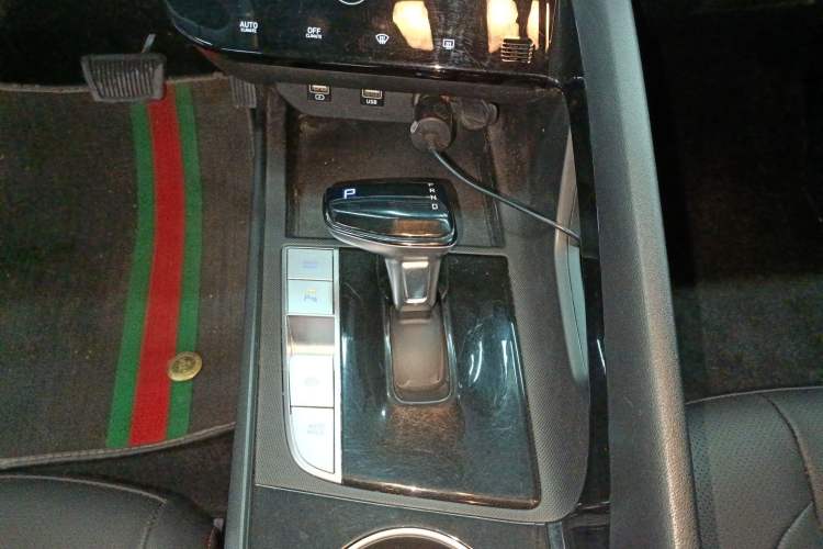Used Hyundai Elantra 2022 1.5L CVT 20th Anniversary Edition Gear Lever
