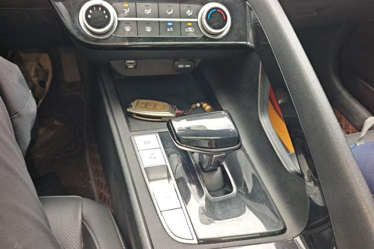 Used Hyundai Elantra 2022 1.5L CVT GLX Elite Edition Gear Lever