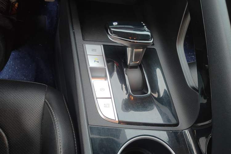 Used Hyundai Elantra 2022 1.5L CVT GLX Elite Edition Gear Lever