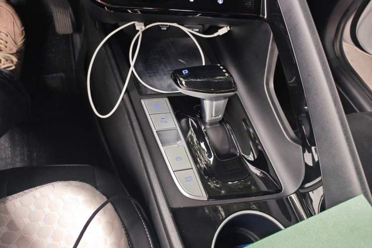 Used Hyundai Elantra 2022 1.5L CVT LUX Prestige Edition Gear Lever