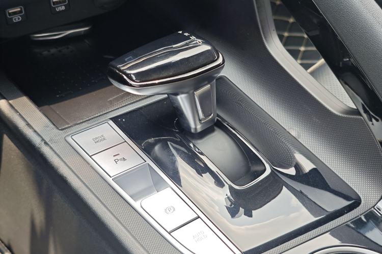 Used Hyundai Elantra 2022 1.5L CVT LUX Prestige Edition Gear Lever