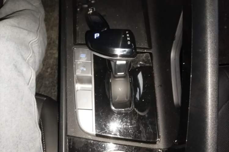 Used Hyundai Elantra 2022 1.5L CVT GLX Elite Edition Gear Lever