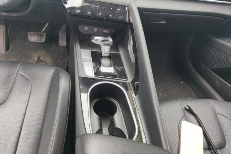 Used Hyundai Elantra 2022 1.5L CVT LUX Prestige Edition Gear Lever