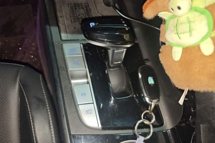 Used Hyundai Elantra 2022 1.5L CVT LUX Prestige Edition Gear Lever