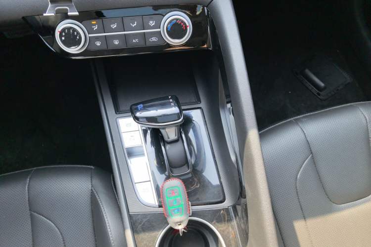 Used Hyundai Elantra 2022 1.5L CVT GLX Elite Edition Gear Lever