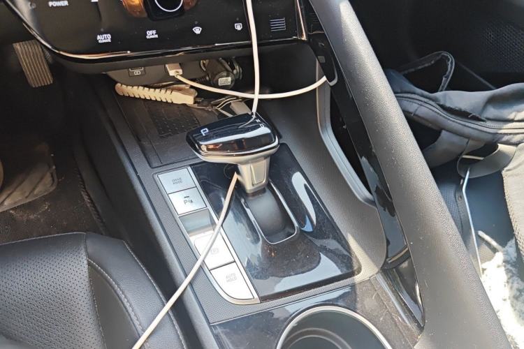 Used Hyundai Elantra 2022 1.5L CVT LUX Prestige Edition Gear Lever
