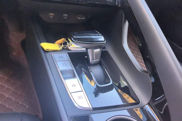 Used Hyundai Elantra 2022 1.5L CVT LUX Prestige Edition Gear Lever