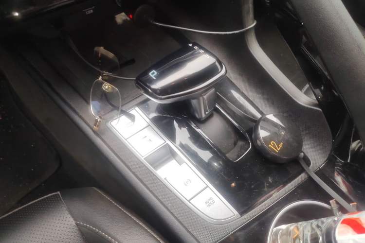 Used Hyundai Elantra 2022 1.5L CVT LUX Prestige Edition Gear Lever