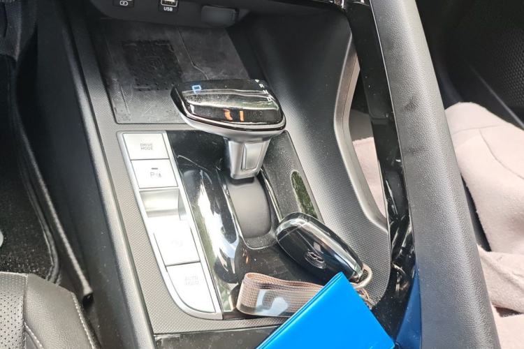 Used Hyundai Elantra 2022 1.5L CVT LUX Prestige Edition Gear Lever