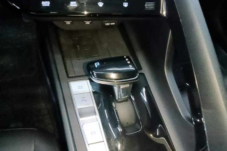 Used Hyundai Elantra 2022 1.5L CVT LUX Prestige Edition Gear Lever